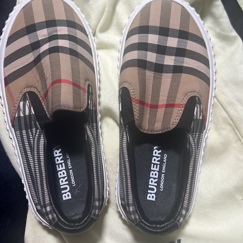 Authentic Burberry - Picture 5 of 5
